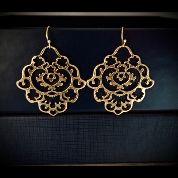 Tell Your Tale Jewelry - Flower Metal Filigree Earrings